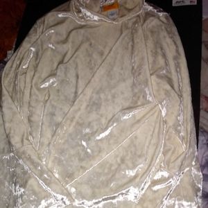 Crushed velvet turtleneck with bell long sleeves